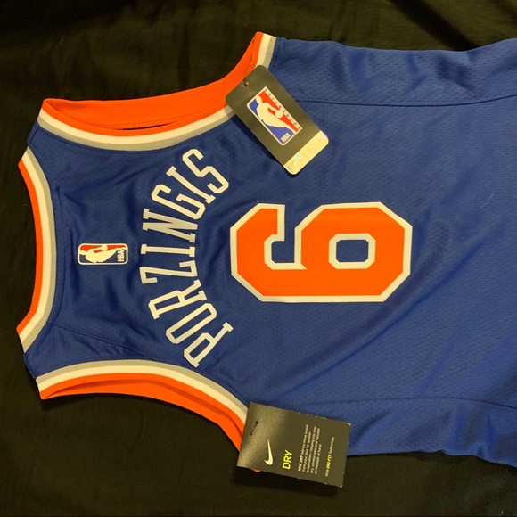 SOLD New York Knicks Women’s Nike NBA Jersey - Picture 5 of 5